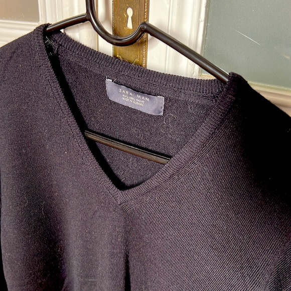 Zara Man Black V Neck Wool Sweater with Grey Elbow Patch Detail. Size Large - Picture 3 of 4
